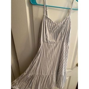 Cute dress perfect for warm fall days!